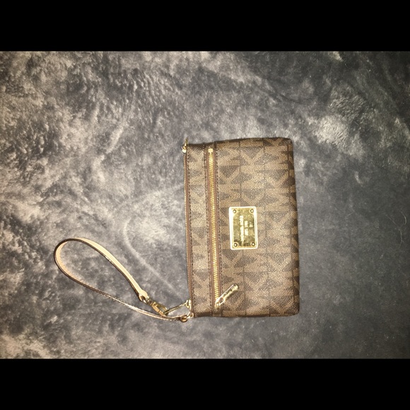 Michael Kors wristlet/purse/wallet - Picture 1 of 4